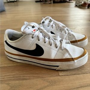 Nike court legacy next nature. Downsizing shoes